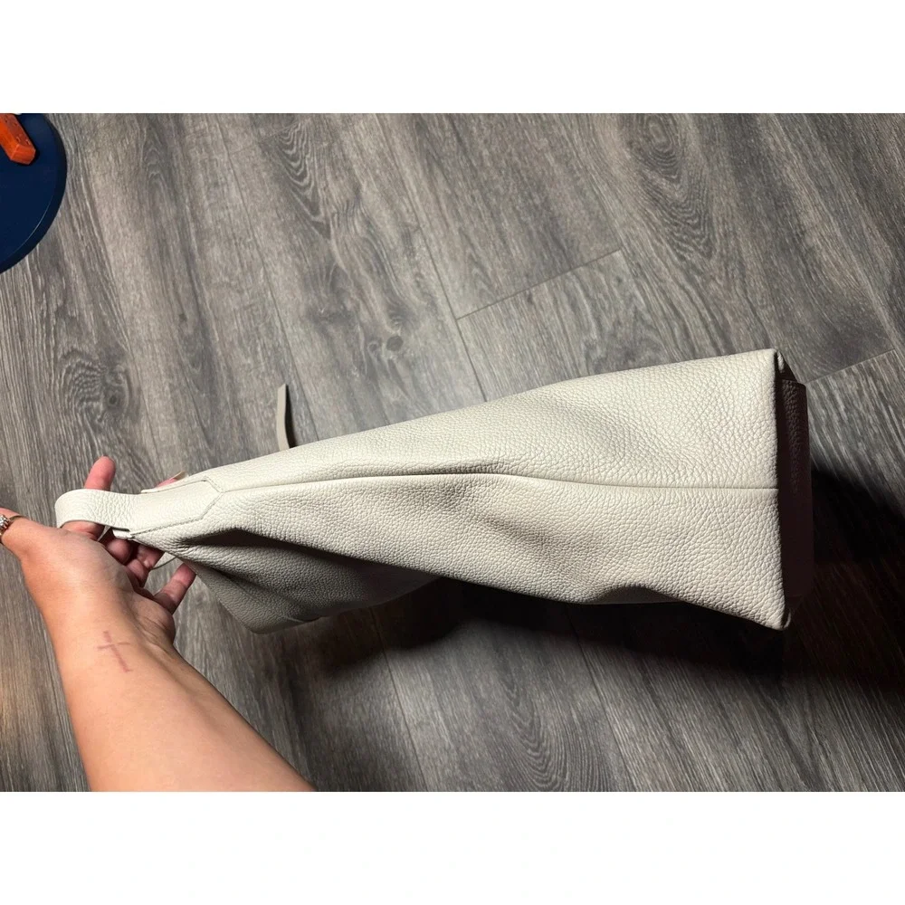 Everlane Boss Oversized Travel Hobo Bag Sandstone Pebbled Leather